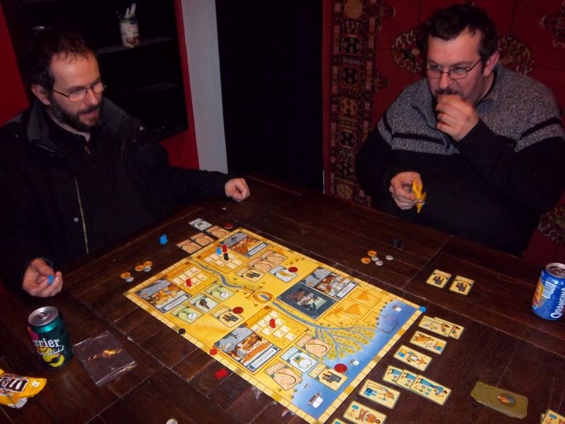 Deux envoyés du Pharaon....si, si, même celui qui dévore des M'M's...