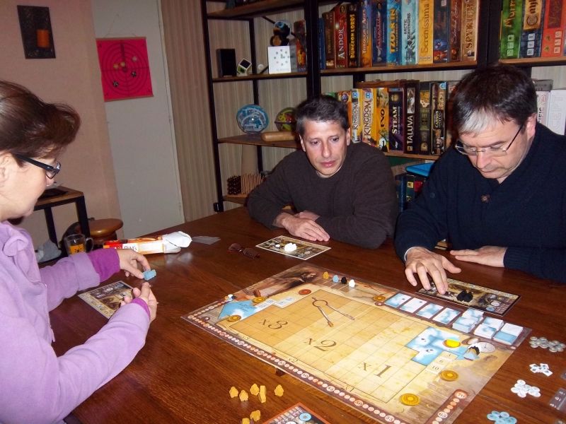 Des aventuriers du Grand Nord un peu tendus avant de se lancer dans cette dangereuse expédition.