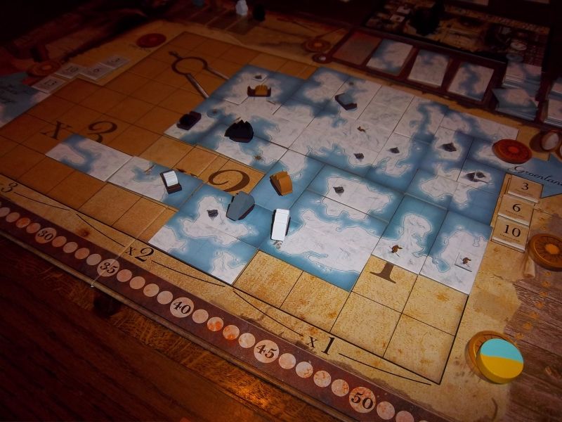 Vous voyez le traineau blanc à gauche ? Il sera le premier à parvenir au Northwest passage (13 points pour monsieur Papi)