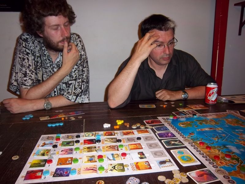 Thomas et Cormyr n'en croient pas leurs yeux...le "découvreur" d'Olympos de ce soir va nous en mettre une... 