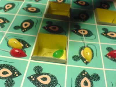 Une souris verte ? Tristan qui tombe dans une trappe