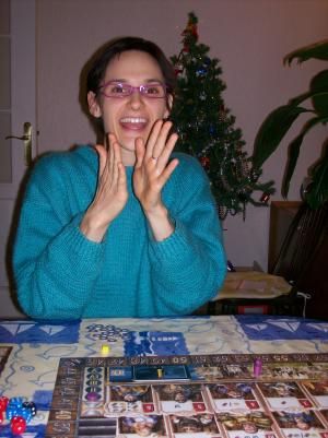 Mélanie est heureuse que j'accepte une revanche. Bon, l?, c'est moi qui lui dit de faire l'idiote.