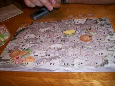 Le plateau de Helder au même moment (les deux photos ne sont pas fortuites) Faut dire qu'on (moi surtout) lui achetait toutes ses tuiles. A ce moment l? du jeu, il est le plus riches en denrées. 