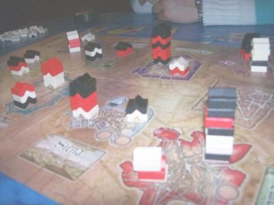 Si vous comptez les "toits" noirs, vous comprendrez que jouer en dernier dans un quartier apporte bcp !