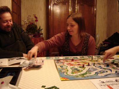 Emeline soudoit même Manu arrivé en cours de partie !