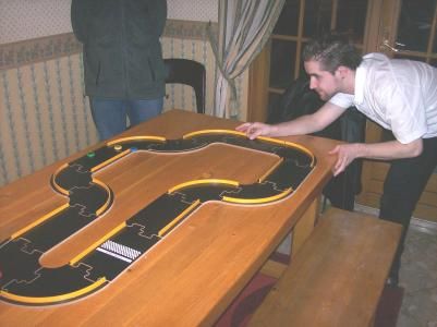 Cédric, qui remportera cette premi?re partie avec son jeton noir (vous le voyez ?)