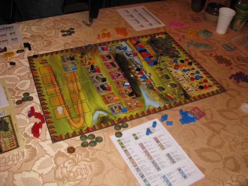 oui nous avons fait une erreur de r?gles, les tuiles imprimées sur le plateau ne devraient pas ?tre recouvertes...