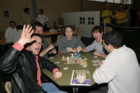 de gauche à droite, Denis, Antoine, Loïc, Pierre et Hadil