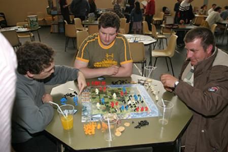 de gauche à droite, Loïc, Blue et un inconnu