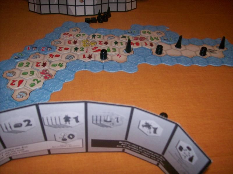 On approche de la fin de la partie et comme il n'y a eu aucune égalité et qu'on voit les statuettes restant sur le plateau et celles acquises par Kévin, on devine facilement celles que je possède ...