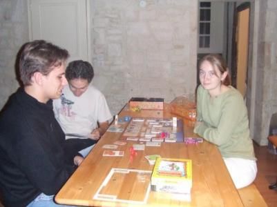 Loïc, le nez plongé dans les règles qu'il n'a pas lu...