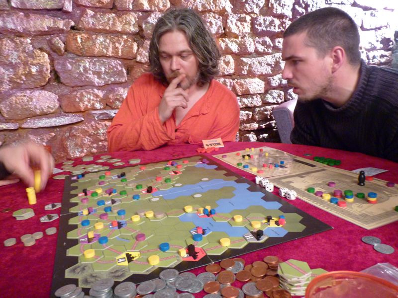 oui ils regardent tous les deux au même endroit, oui oui ça fight !