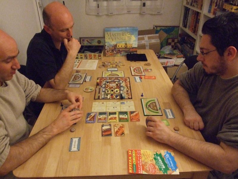 Un indice sur notre repas du soir traîne sur la table...