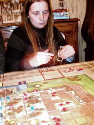 Emeline en pleine remontée qui vient de placer un bâtiment à 2 pts de victoire (le rouge)