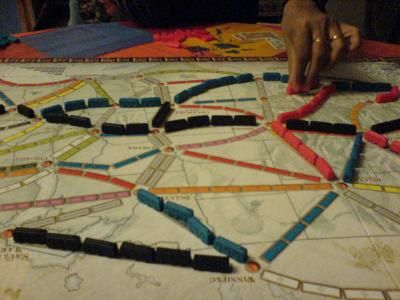 Zoom plateau sur la pose des wagons de Berna...