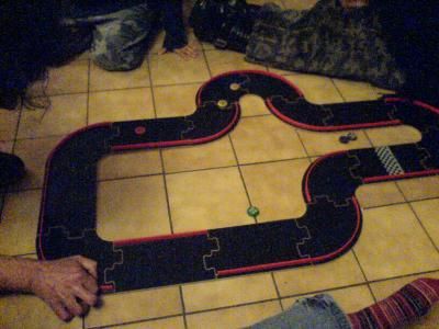 Sortie de piste pour Cyril, aux abords de l'arrivée, luttant donc pour une troisi?me place avec Tristan en rouge