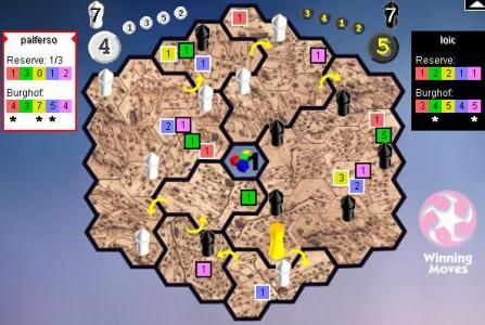 Loïc décide de contre-attaquer, mais posant pleins de cubes sur le terrain, se fragilise côté cour