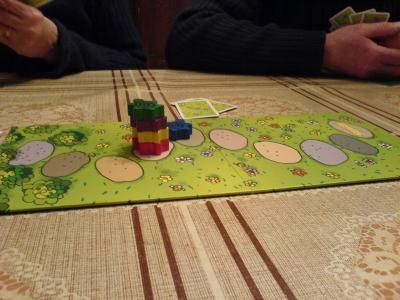 trois bouts de bois, et trois cailloux...  :-)