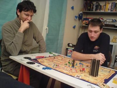 Laurent refléchit à gauche, et Cedric à droite