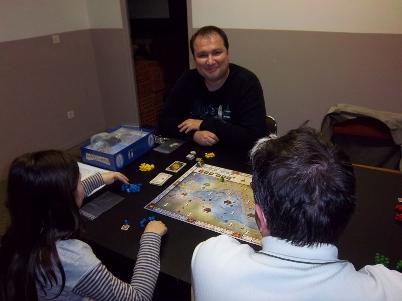 Monsieur Lilajax, regardez le plateau ! Faites comme si je n'étais pas là quoi...Bon, je sais, vous êtes content de jouer à Pantheon...