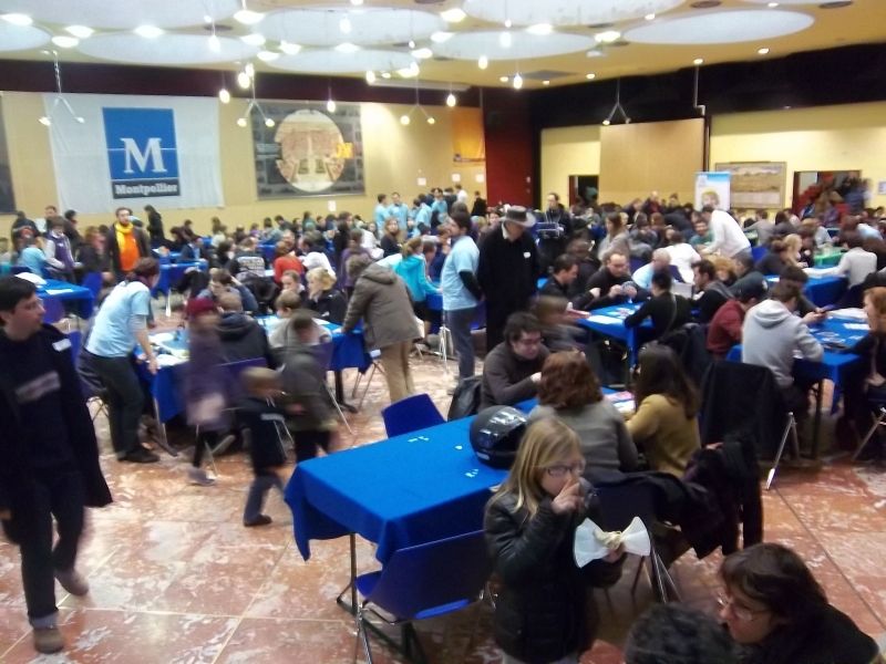 En parlant de salle principale, en voici une petite vue...En bleu clair, les animateurs. 