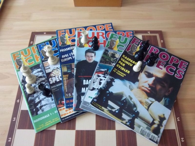 Quelques magazines "Europe Echecs", issus d'une collection complète de septembre 1984 à décembre 2000