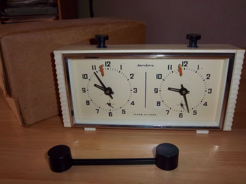 La pendule « made in USSR »...elle fonctionne toujours.