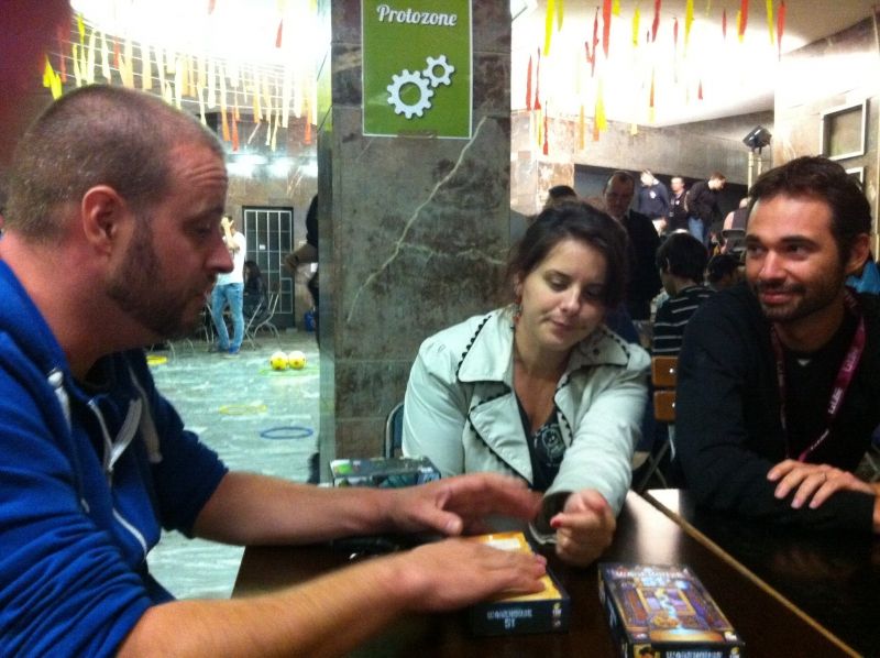 Shanouilette et Sha-Man en compagnie d'un des membres de Bankiiiz Edition