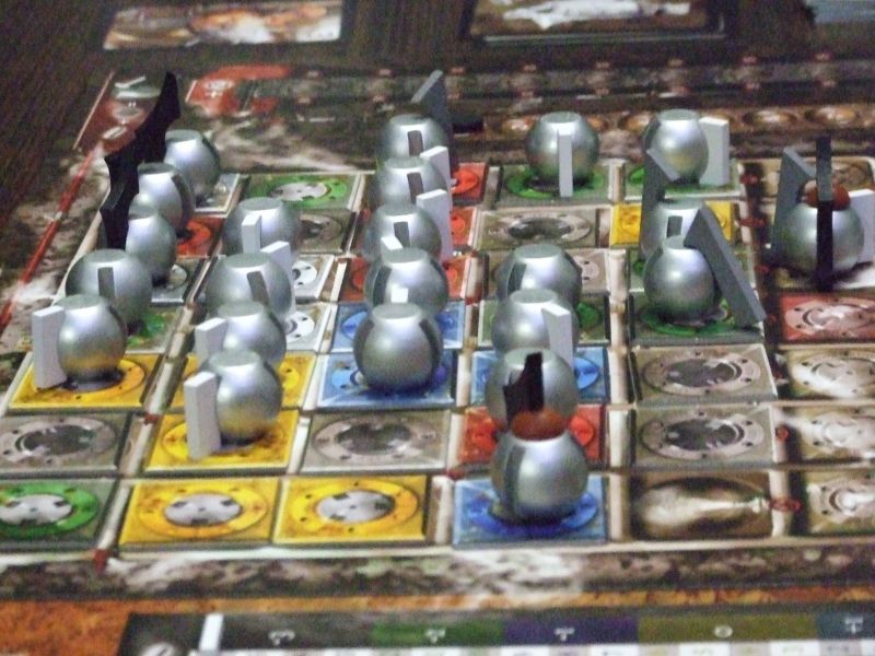 Une partie du matériel de Planet Steam : toujours aussi surprenant pour un jeu de gestion et de placement...