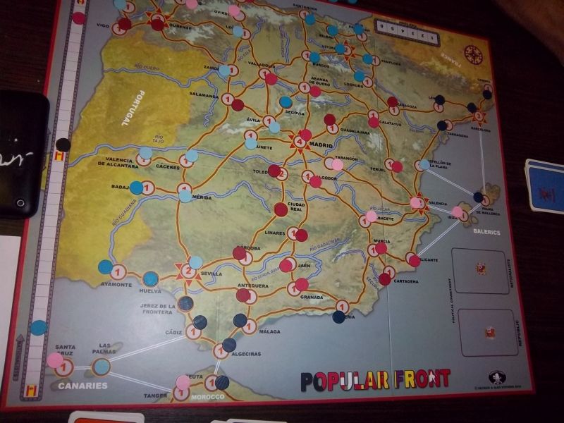 Le plateau après la phase d'installation des premières troupes...certains aspects nous ont fait penser au Go...