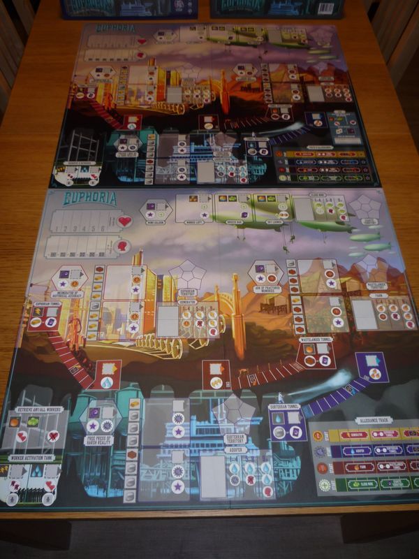 En haut, la version VF et en bas, la version KS