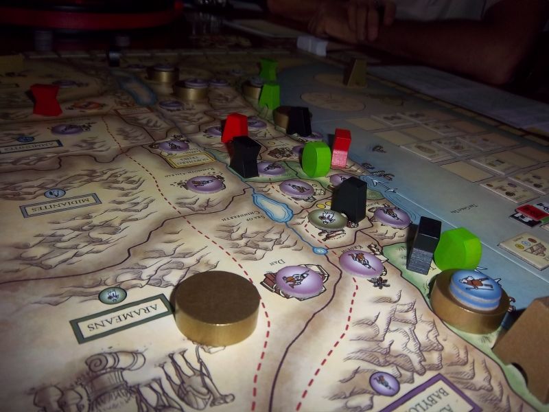 En fin de partie, il reste 3 patriarches Hébreux (pion rouge), mais plus une seule unité...Fin de la troisième et dernière époque