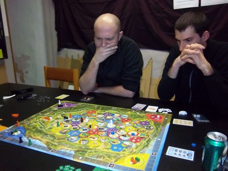 La situation sur le plateau se complique et se tend...