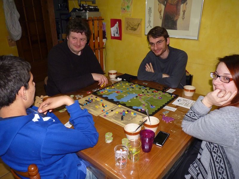 Blue est sacrément content car ses adversaires qui débutent s'en sortent plutôt bien !