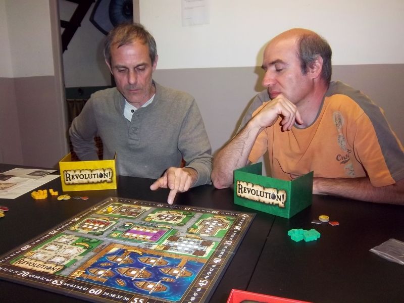 Monsieur Zhor nous présente Revolution!