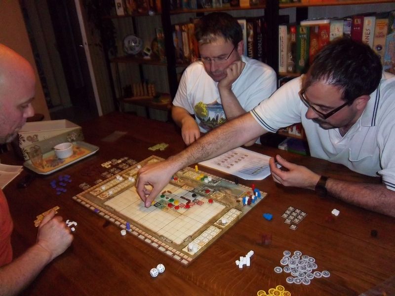 Monsieur Thieumm en action. Notez que le navire va bientôt partir, promesse de points et de l'or pour moi : Il était temps !