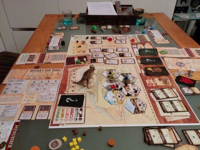 Gentils le T-Rex... Pas bouger !!!