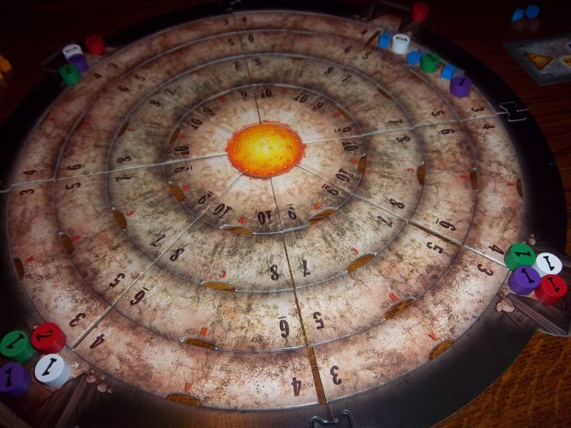 La terre, ces différentes strates...et son centre , et non le soleil monsieur Marco ! :-p