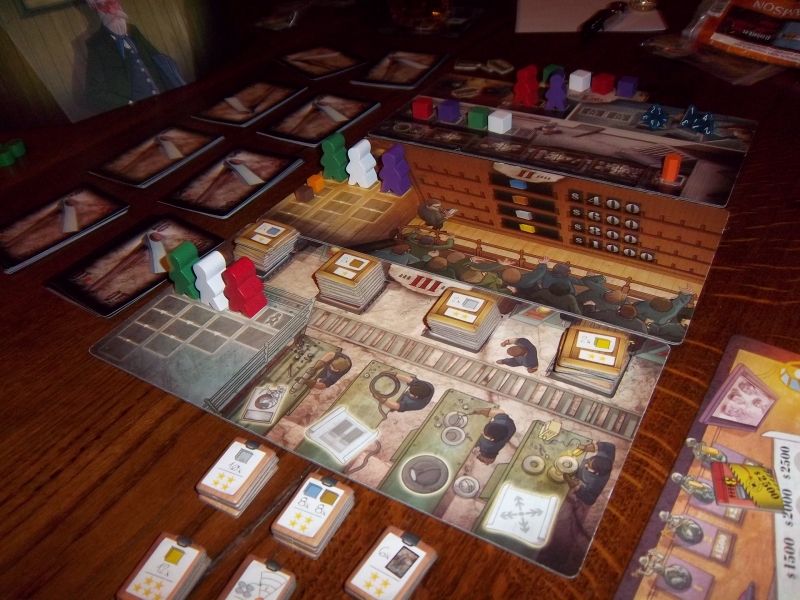 Le plateau des actions où les joueurs rivalisent sec...