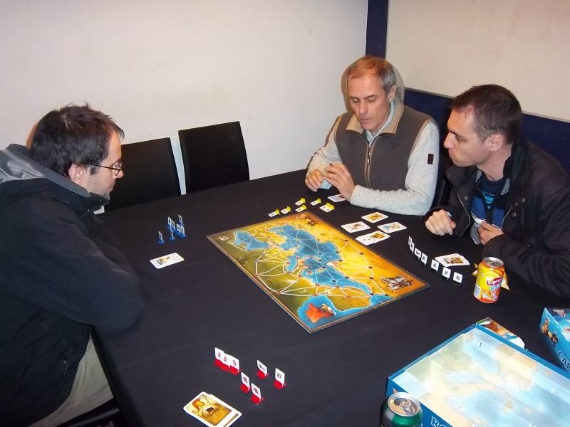 Les explications du jeu par monsieur Zhor pour messieurs Florestan, Fabrice...et moi-même.