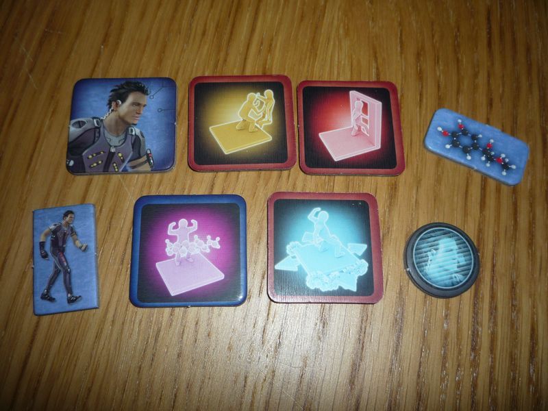 Frank avec ses pions "action", son jeton "Adrénaline" et le jeton de mémorisation.
