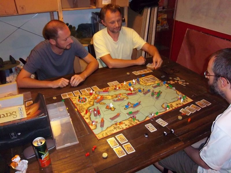 La fin approche : notez que les galères sont toutes sur le plateau...