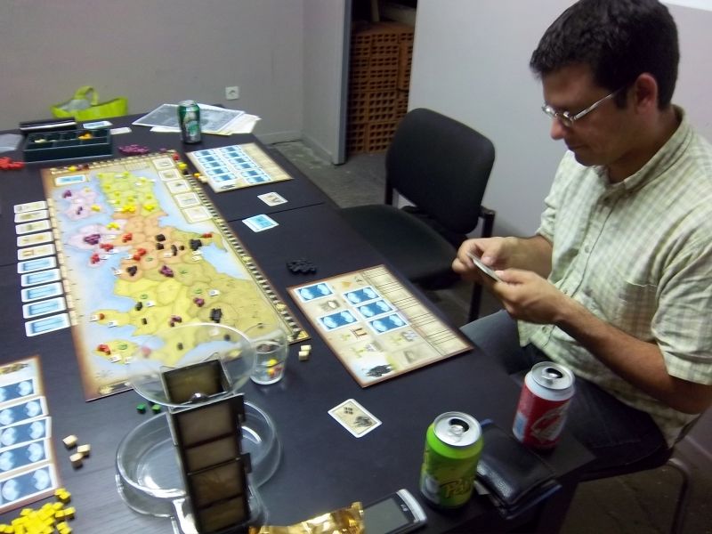 La solitude du "programmeur"...Melias joue ici un tour difficile pour lui.