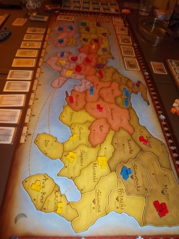 Bon, là, on voit nettement que je suis (le rouge) plutôt au centre, et un peu ex-centré avec Mutsu et Echigo. Le jaune (Tyrion) est pas mal installé...