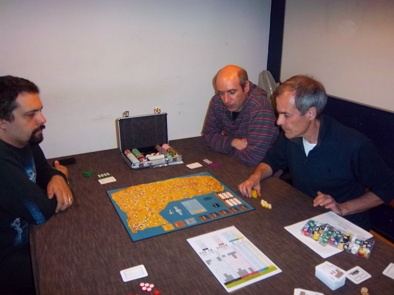 Monsieur Zhor commence les explications de Silverton...notez que nous nous servons de jetons de poker pour l'argent, comme dans d'autres jeux d'ailleurs...