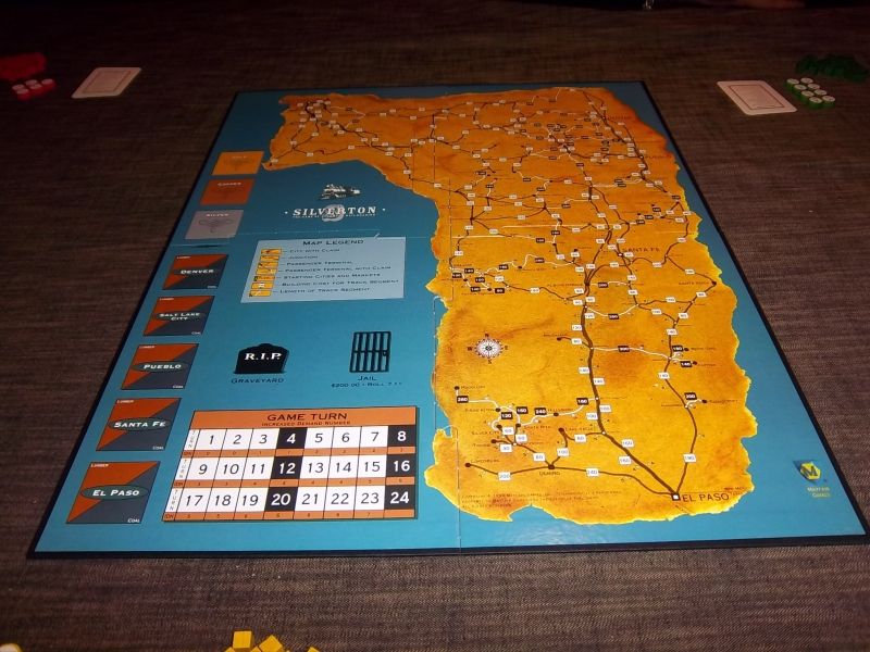 Le plateau de jeu...un peu petit quand même : à certains endroits, cela doit devenir difficile à lire une fois la partie bien avancée et à 5 ou 6 joueurs.