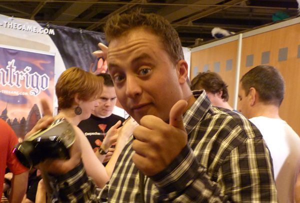 smarties en mode "reporter" au salon du Monde du jeu