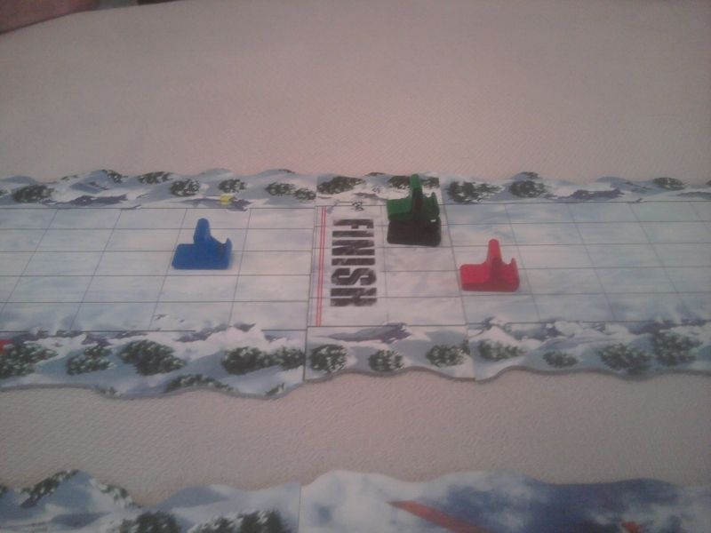 Pierre coiffe tout le monde d'un sprint fulgurant. Jacques et Ed finissent ensemble et même la vidéo ne permettra pas de les départager. Caro tire la langue pour finir tout près, quelle course !!