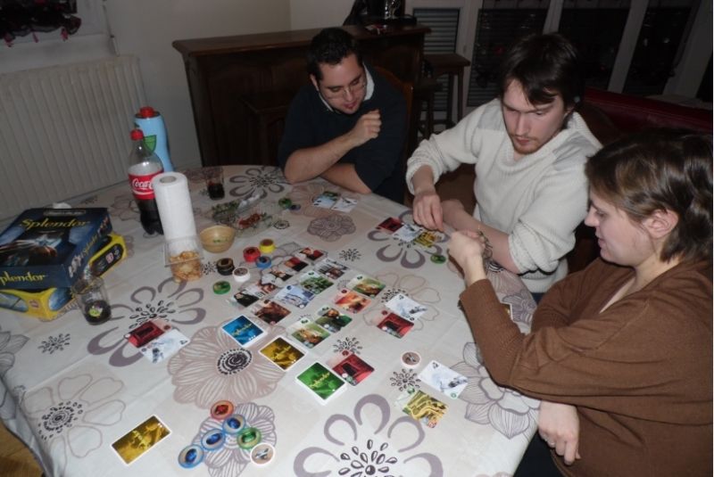 Après quatre ou cinq tours de jeu, les joueurs sont déjà bien dans la partie...