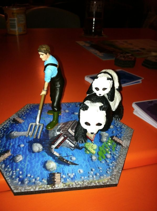 Le panda et le jardinier, version surdimensionnée